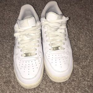 men’s white airforce ones